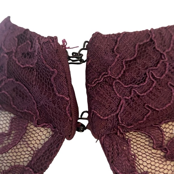 Jodi Kristopher lace halter peek a boo crop top burgundy/plum size 7 - Picture 6 of 10